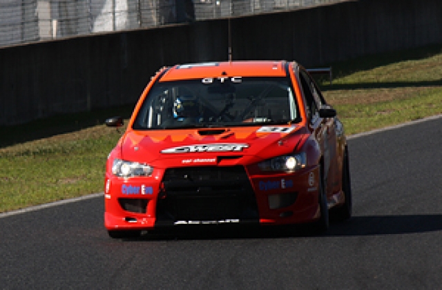 惜しくも残り数分とところでマシントラブルに見舞われたC-WEST Cyber Evo ADVAN CZ4A