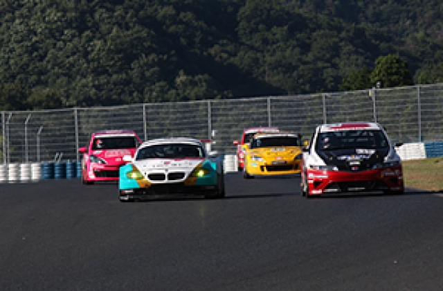 決勝の走行車両