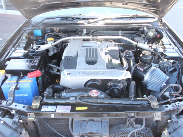 スカイライン25GT-V エンジンルーム画像