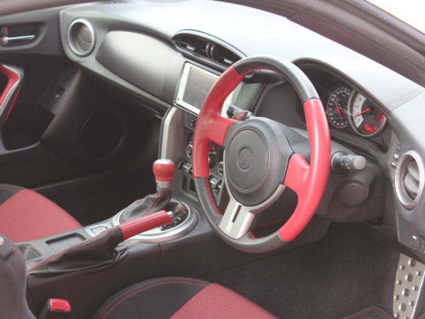 Gtnet 西東京ブログ 中古車新着 トヨタ 86 ハチロク Gt パールホワイト 5 000km 詳細ページ 15年4月12日