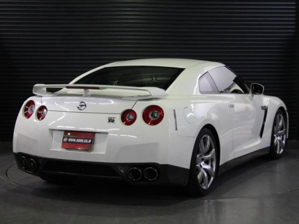 ニッサン GT-R ベースグレード