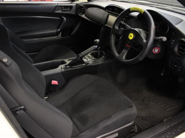 スバル BRZ R カスタマイズパッケージ