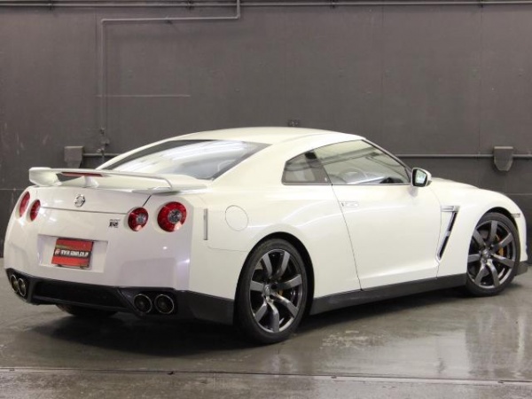 ニッサン GT-R プレミアムエディション