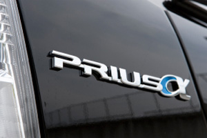 プリウスα