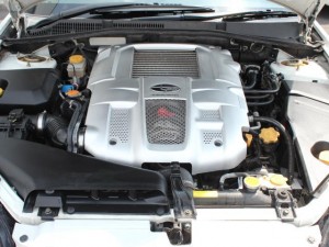 レガシィB4 2.0GT エンジンルーム