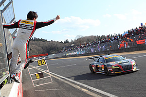 GT300クラス優勝のNo.11 GAINER DIXCEL R8 LMS
