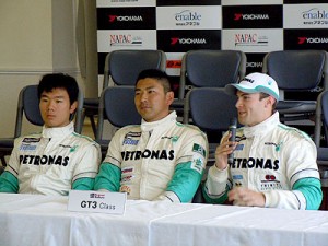 予選トップをだした#28 PETRONAS SYNTIU‖ SLS AMG GT3チームのメディア向けインタビュー