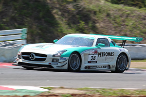 予選トップは、PETRONAS SYNTIU‖ SLS AMG GT3