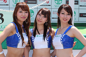 レースに華を添えるSUGOレースクィーン