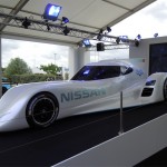 日産が金曜日に発表した『ニッサンZEOD RC』のモックアップ車輌。2014年に環境技術を採り入れるチームに用意される参戦特別枠“ガレージNo.56”から出場することが決まり、ファンに向けてお披露目された。ユニークな車体の電気自動車で来年の24時間レースに参戦する