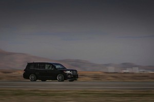 2016-toyota-land-cruiser-passenger-side-view