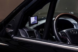 2016-toyota-land-cruiser-video-display