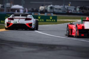acura-nsx-gt3-race-car-rear-end-in-motion